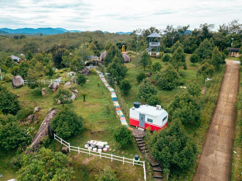 Durian Ecolodge Тампин Экстерьер фото